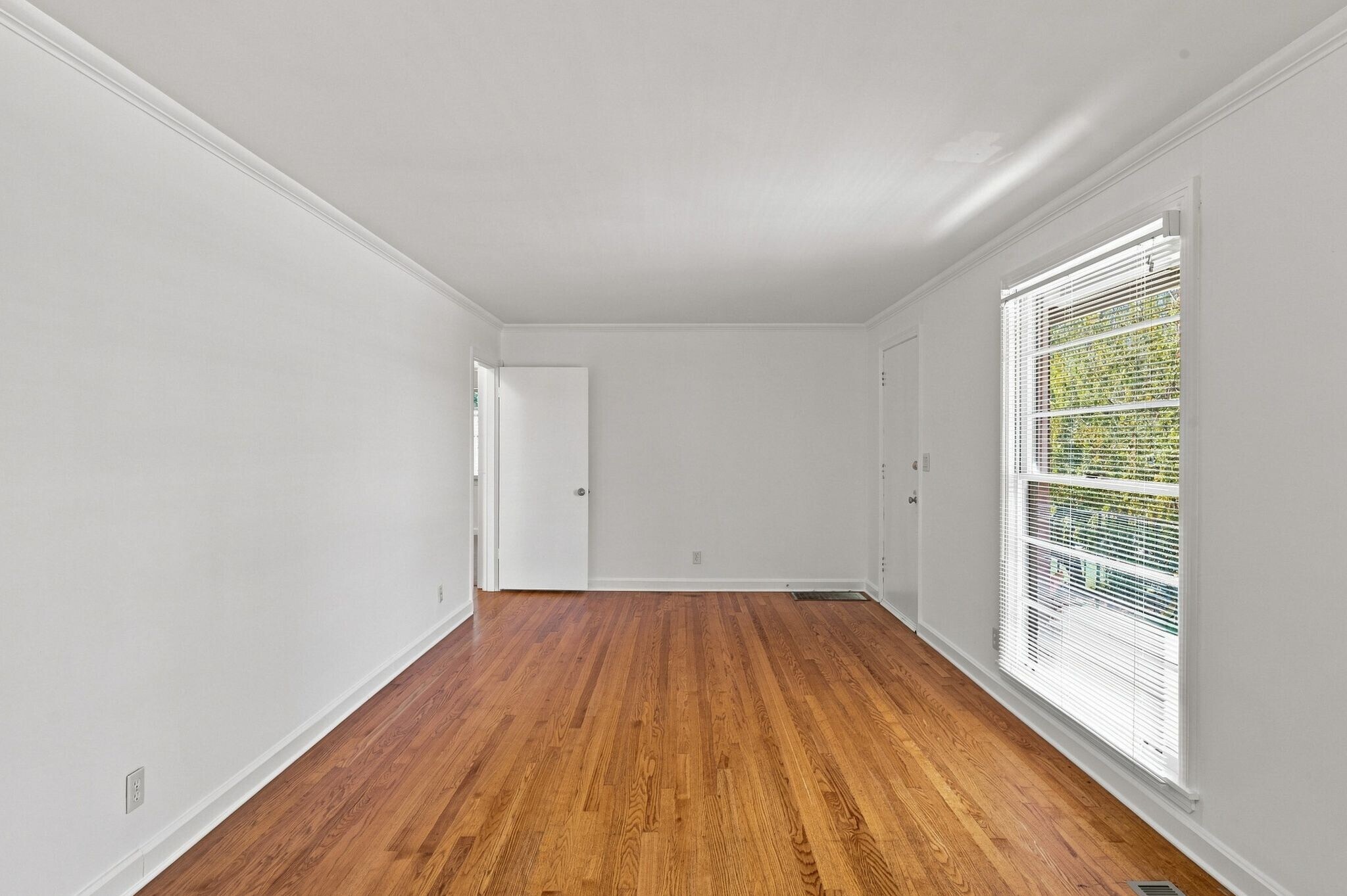 Building Photo - 5713 Vine Ridge Dr