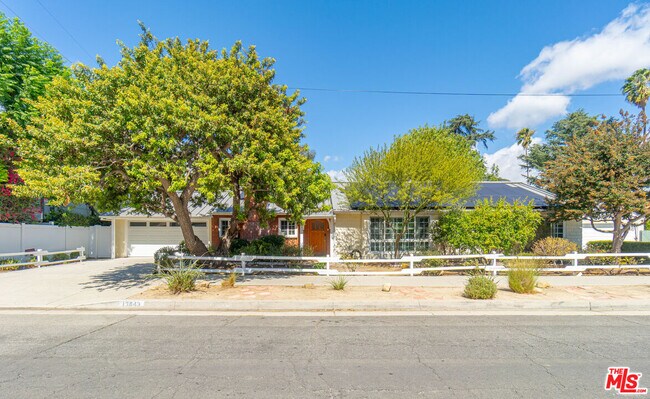 Building Photo - 13843 Milbank St