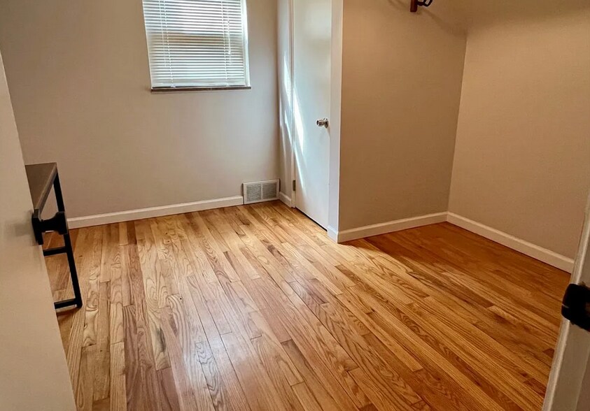 Building Photo - 716 Vallevista Ave