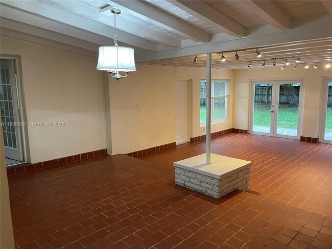 Building Photo - 535 NW 121st St