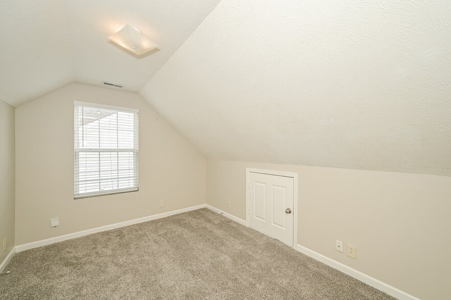 Building Photo - 1440 Westview Dr