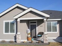 Building Photo - 3 Bedroom, 3 Bath Home in Kennewick