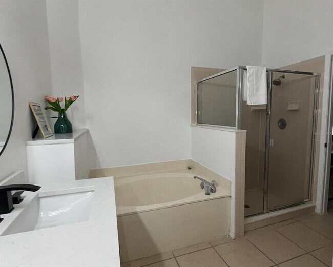 Building Photo - 605 Rochester Loop