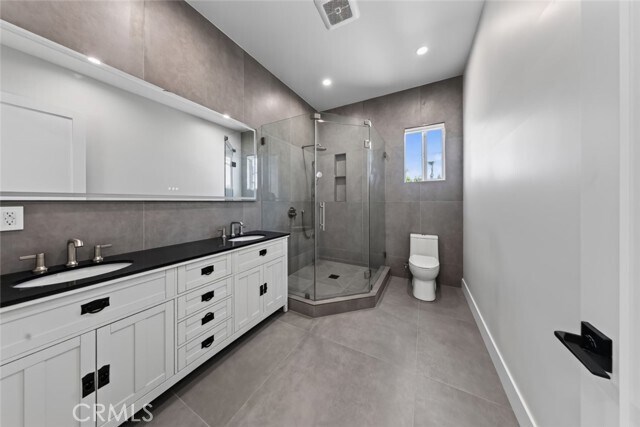 Building Photo - 8018 Shadyglade Ave