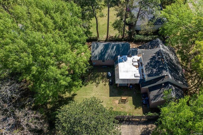Building Photo - 2925 Fernway Dr