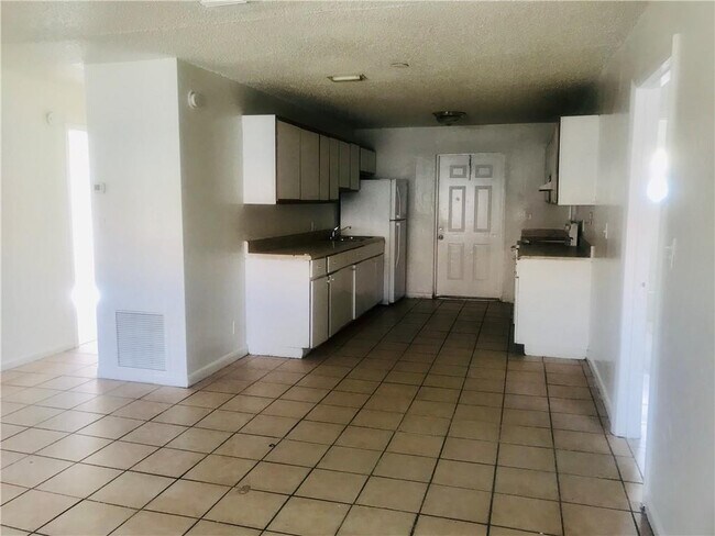 Building Photo - 1038 NW 8th Ave