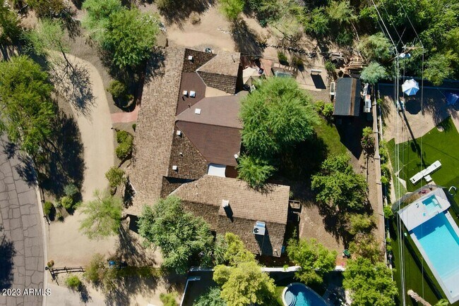 Building Photo - 4327 E Rancho Dr