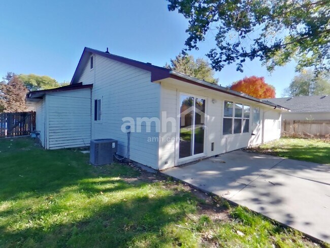 Building Photo - 585 N Katie Way