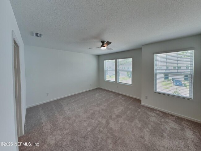 Building Photo - 610 Holly Lks Dr