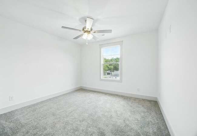 Building Photo - 3 Bedroom 2 1/2 Bath Luxury Home Near Madison Street!