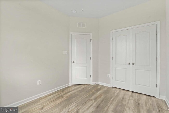 Building Photo - 5903 Garden Walk Dr