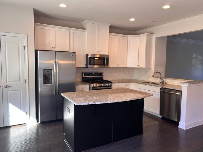 Building Photo - 818 Oval Park Ln