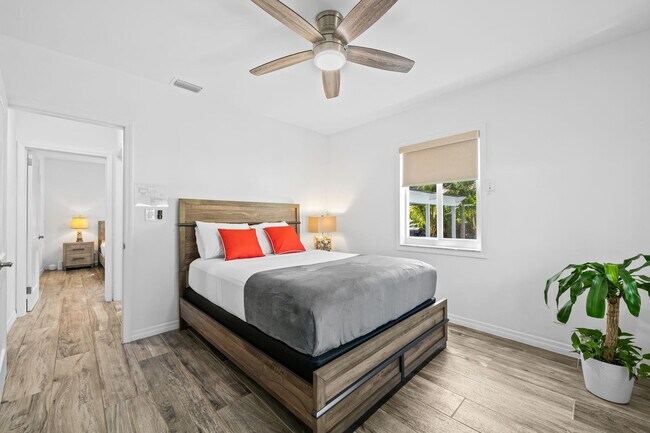 Building Photo - 1300 SW 17th St