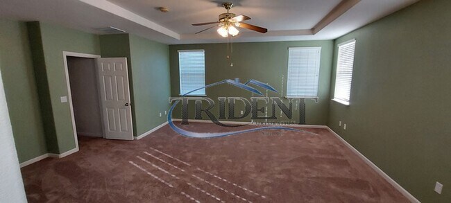 Building Photo - Beautiful 5 bedroom, 3 bath house