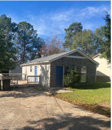 Building Photo - 300 N 40th Ave