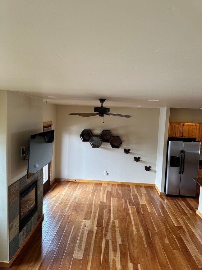 Building Photo - Large Beautiful Condo with Many Upgrades!!