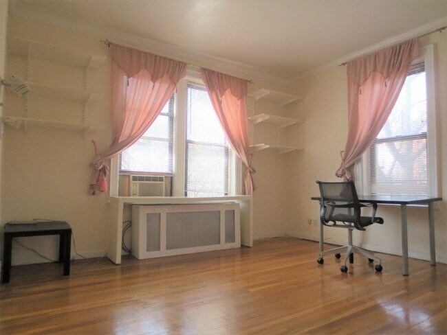 Building Photo - 42-11 Kissena Blvd