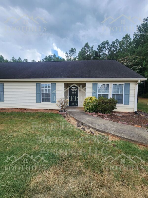 Building Photo - 1419 Oak Hill Dr