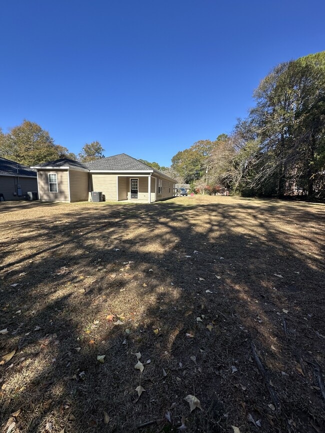 Building Photo - 128 Branch St