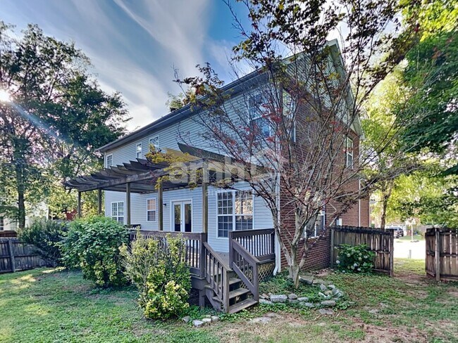 Building Photo - 102 Fairgrove Cir