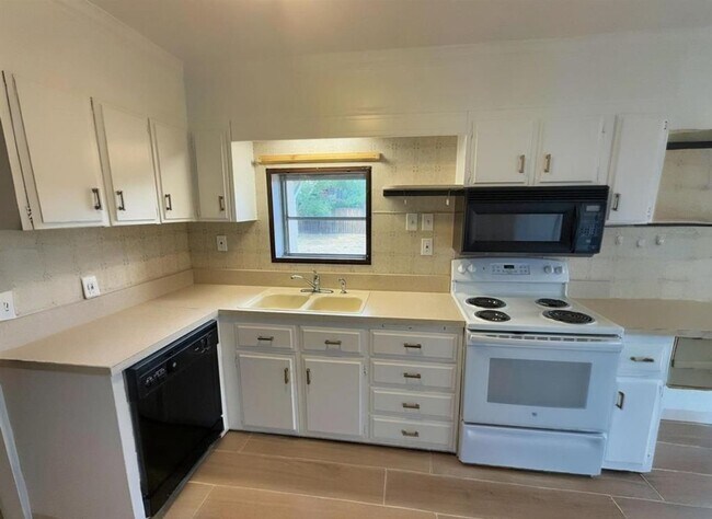 Building Photo - South Fork Rental Home