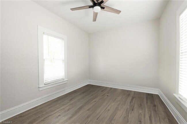 Building Photo - 208 Leftwich St