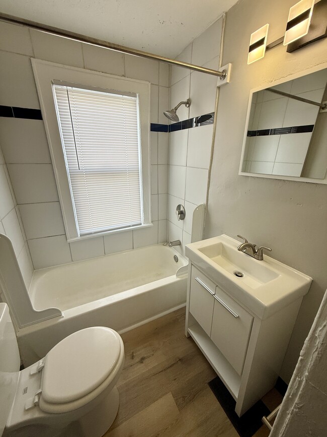 Building Photo - 745 S Wayne Ave