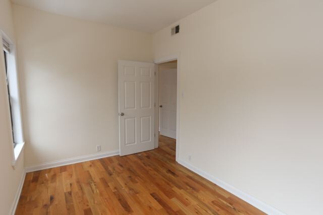 Building Photo - 836 W Waveland