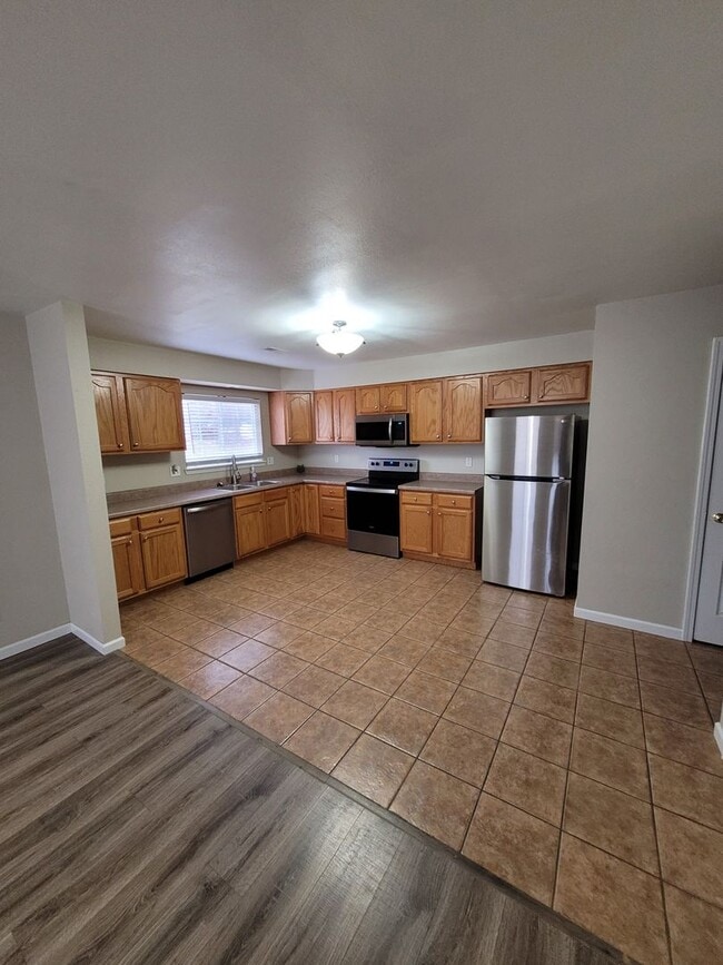 Building Photo - 416 Shade Tree Ln