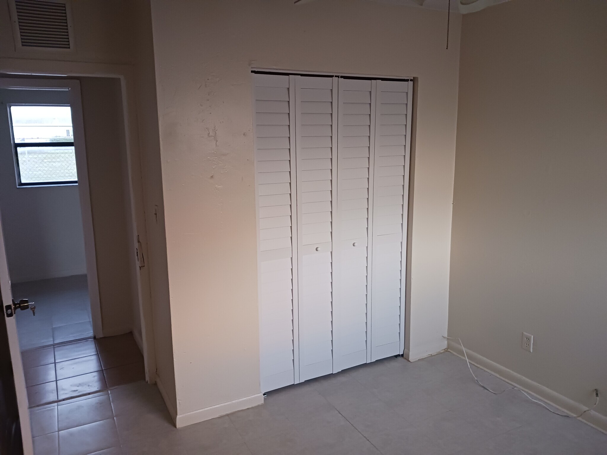 Building Photo - 2000 NW 27th St