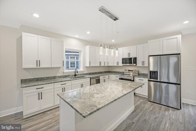 Building Photo - 43 Bennett Ave