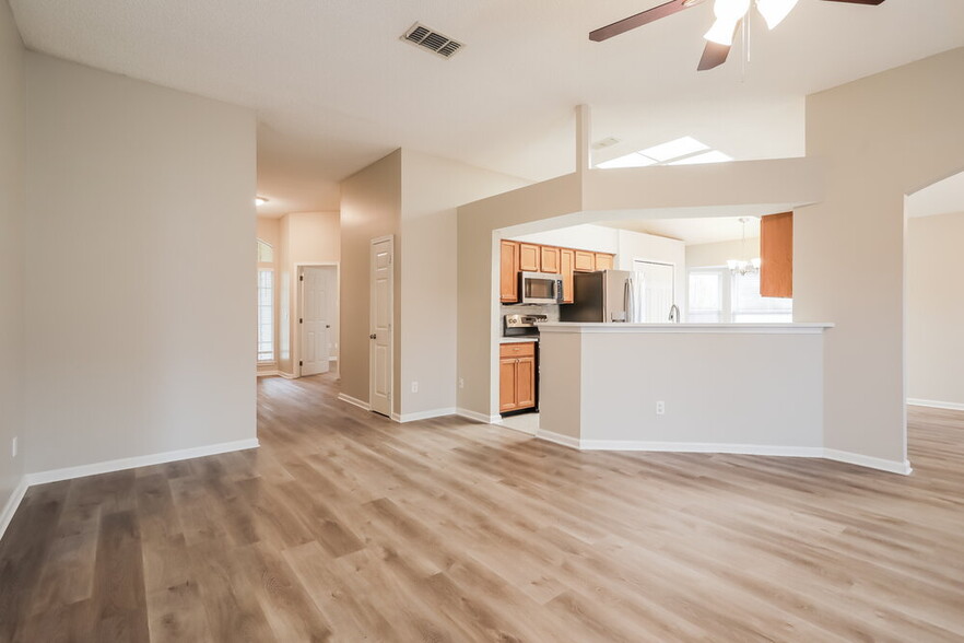 Building Photo - 311 Island View Cir