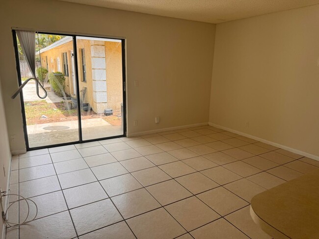 Building Photo - 1117 Goldenrod Rd