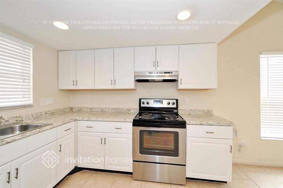 Building Photo - 8229 Greenleaf Cir