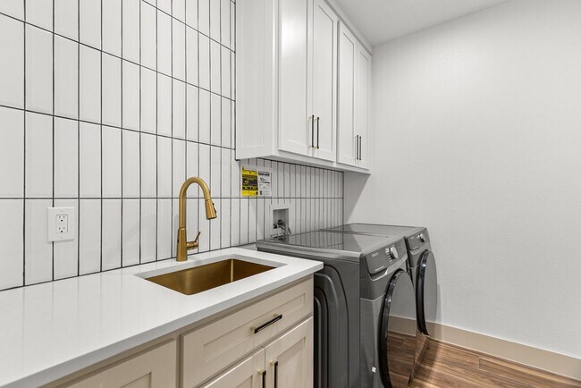 Building Photo - 12370 W University Blvd