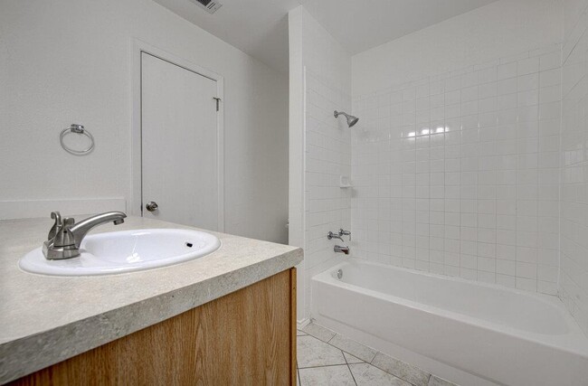 Building Photo - 7111 Dan-Jean Dr