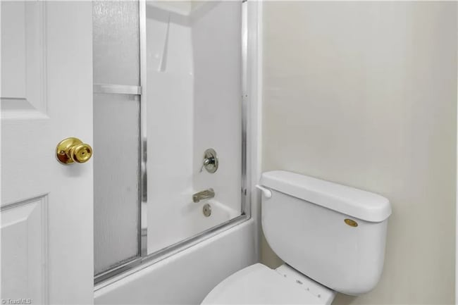 Building Photo - AVAILABLE NOW – Stylish 2-Bedroom Condo in Archdale, NC