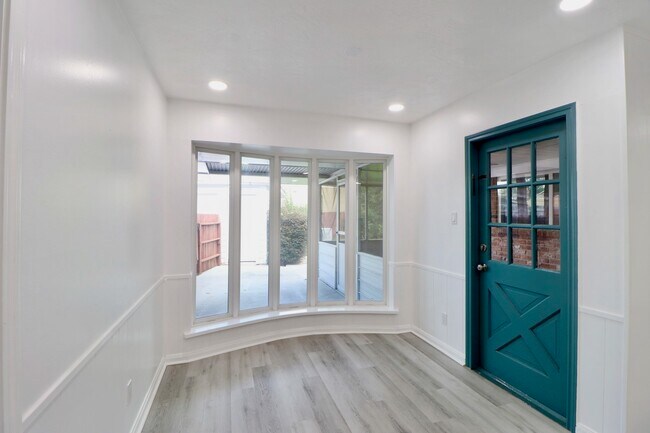 Building Photo - 9807 Braewick Dr