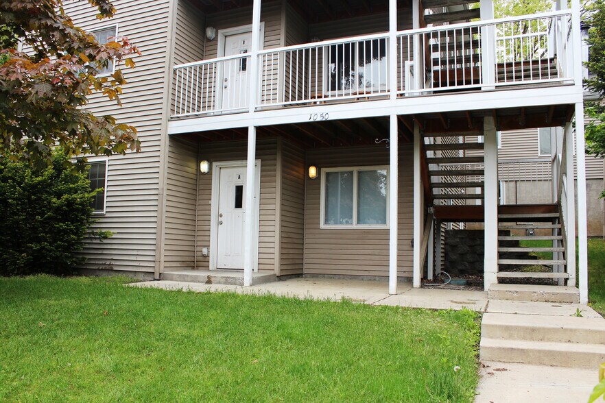 Primary Photo - 1050 NE B St