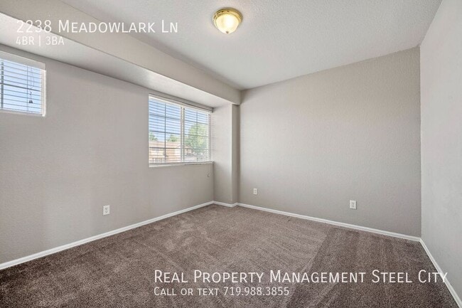 Building Photo - 2238 Meadowlark Ln