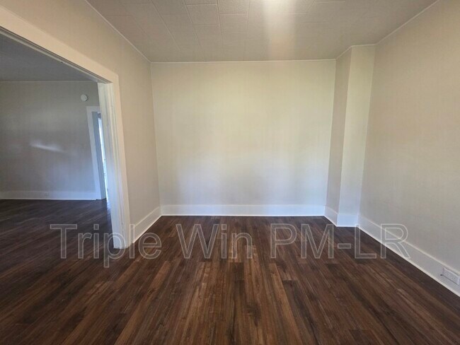 Building Photo - 609 N Morrill St