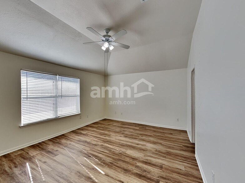 Building Photo - 2518 Halstead Dr