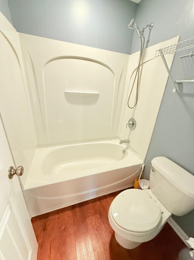 Building Photo - 915 Oglethorpe Dr