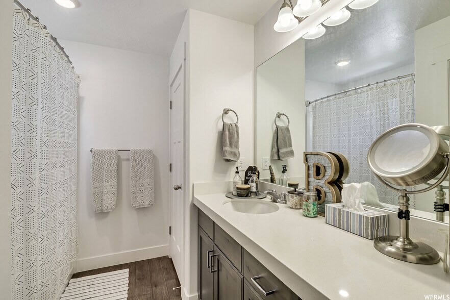 Building Photo - 7209 N Brook Rdg