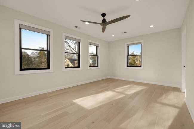 Building Photo - 4913 Sherier Pl NW