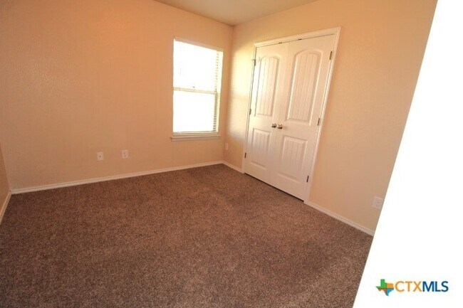 Building Photo - 911 Brookview Dr