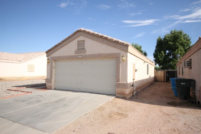 Building Photo - Now Available! Phoenix Rental Home Ready