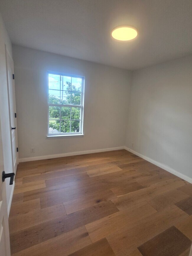 Building Photo - Beautifully remodeled home in LaVergne
