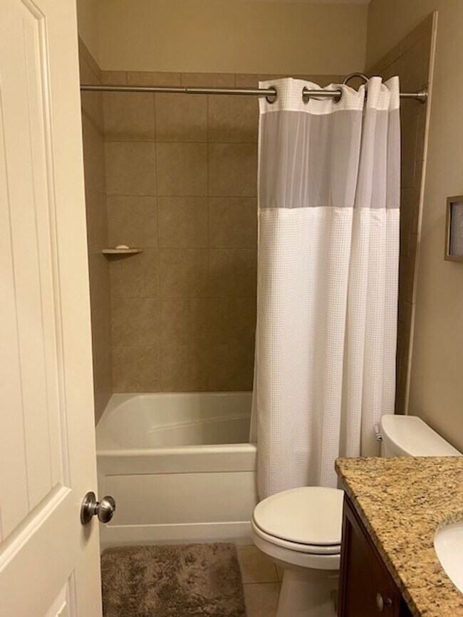 Building Photo - Amazing Furnished Town Home in Brunswick F...