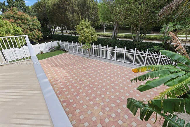 Building Photo - 2658 Sawyer Terrace